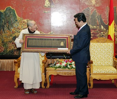 Prime Minister receives Buddhist leader - ảnh 1